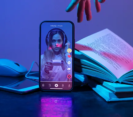 Smartphone op een statief die een video opneemt